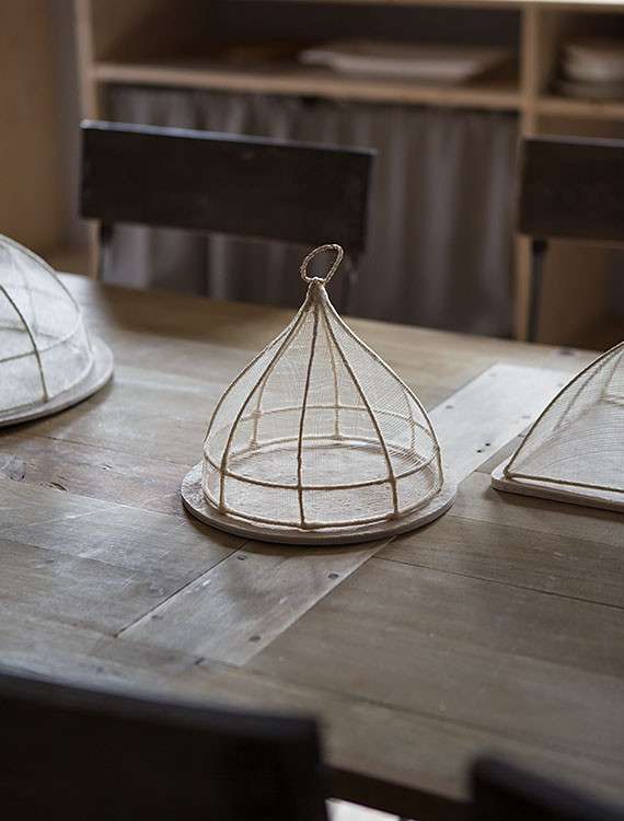 Small white linen Food cover in abaca net. Suitable outdoor to protect food from insects or leaves. Practical, elegant and light. Fiorira un Giardino