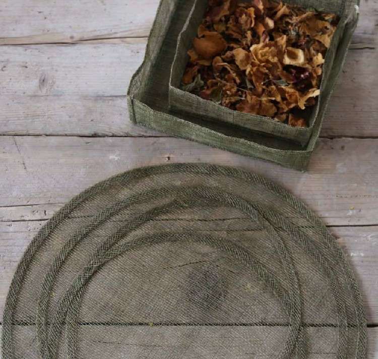 Handmade natural linen net napkin holder. High-quality and elegance. Perfect to be used also as a pocket emptier. Fiorira un Giardino