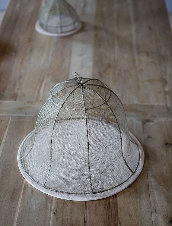 Maxi white linen Food cover in abaca net. Suitable outdoor to protect food from insects or leaves. Practical, elegant and light. Fiorira un Giardino