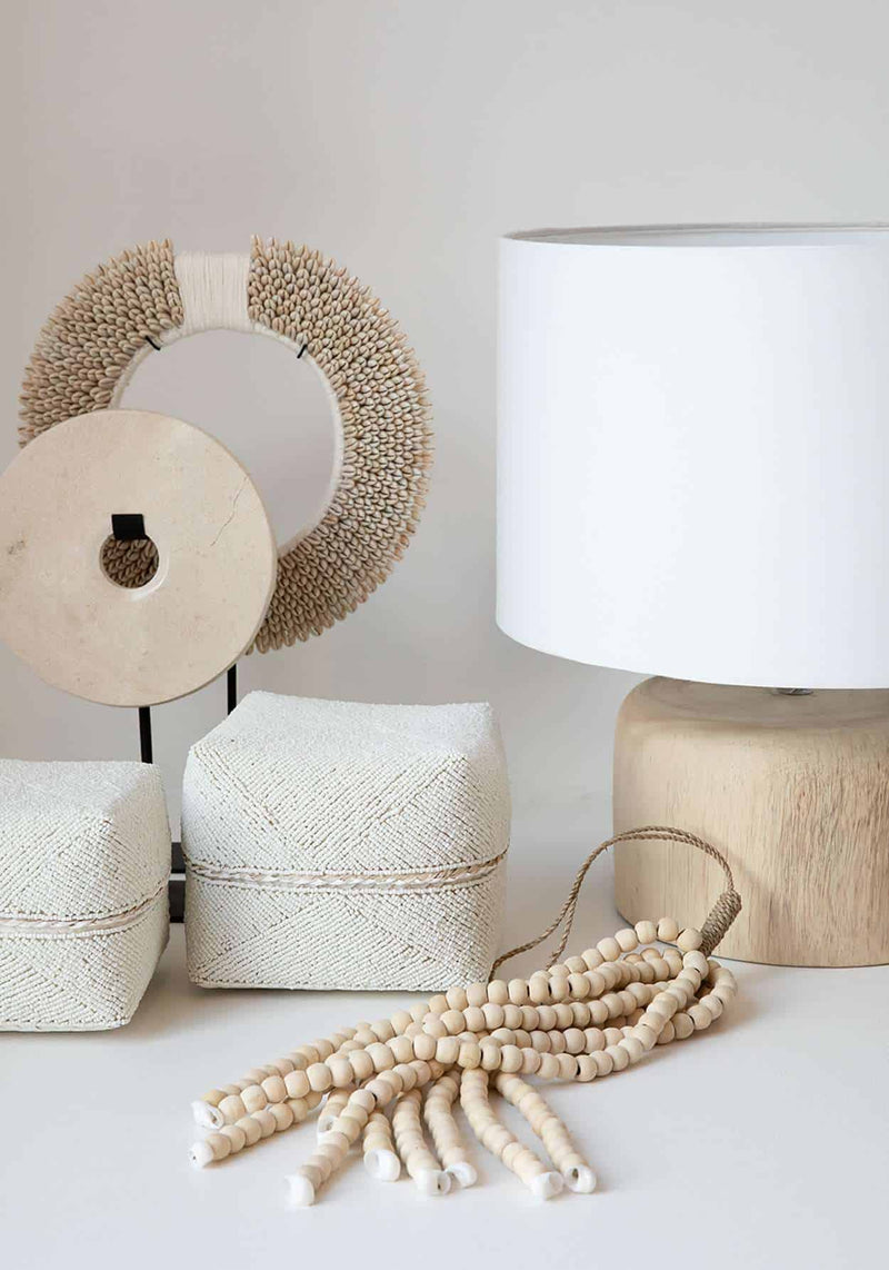 shell disc on stand white bazar bizar