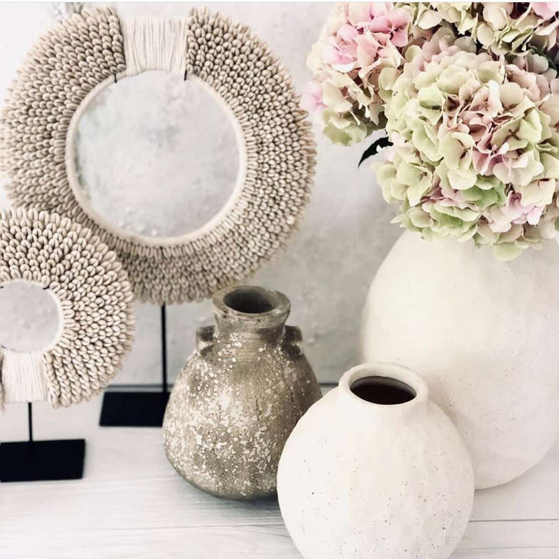shell disc on stand white bazar bizar