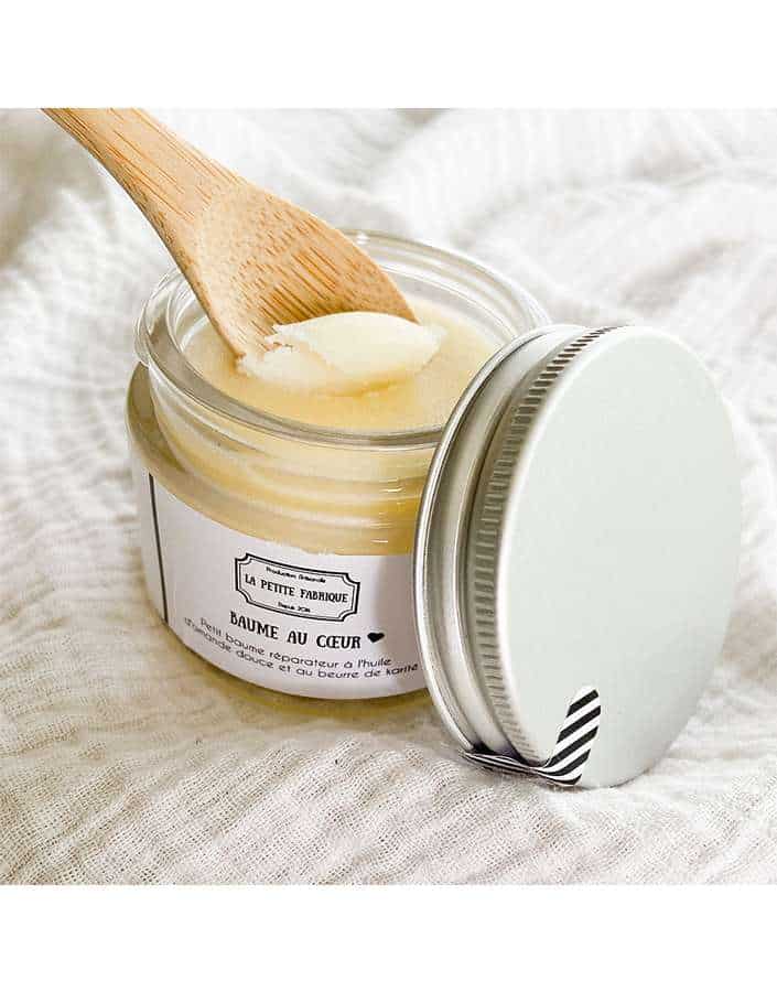 Repair balm delicately scented with sweet almond oil and shea butter