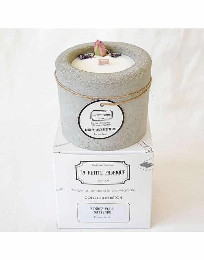 Natural and artisanal floral scented candle with rapeseed wax la petite fabrique