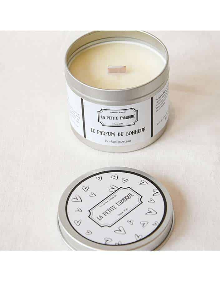 Natural amber candle and artisanal candle fragrance of happiness la petite fabrique