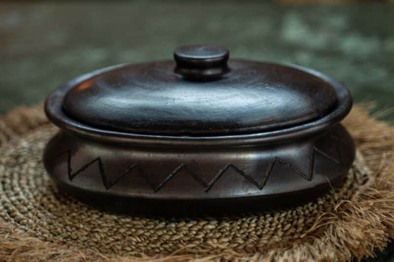 Black burned Oval Pot With Pattern