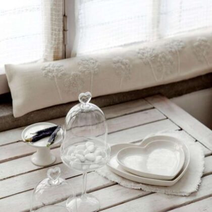 Cream heart-shaped plate, food-safe. Fiorira un Giardino