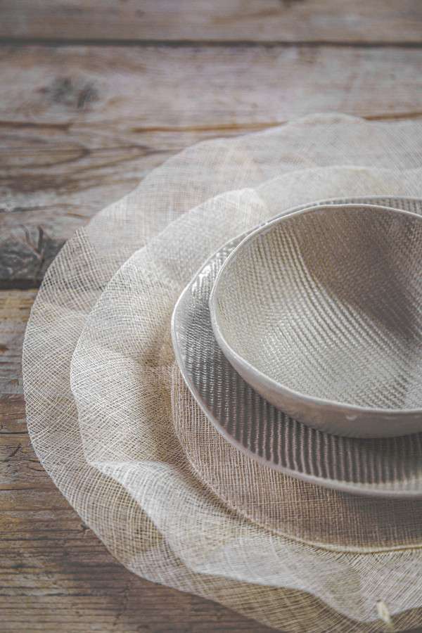 Handmade texture soup plate by Fiorira un Giardino. Dinnerware big bowl set from natural materials and pigments.