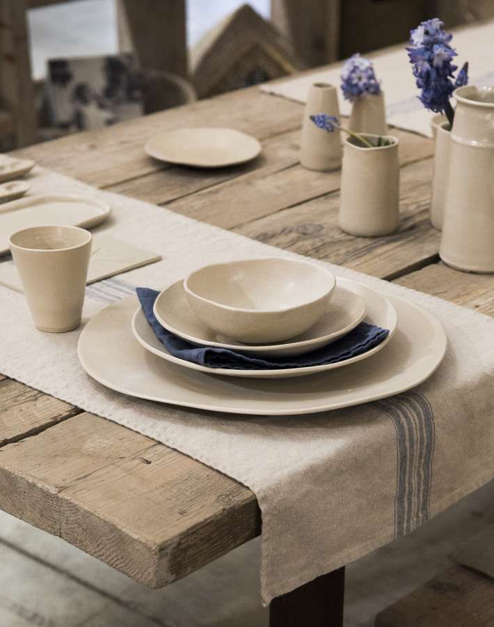Handmade texture soup plate by Fiorira un Giardino. Dinnerware big bowl set from natural materials and pigments.