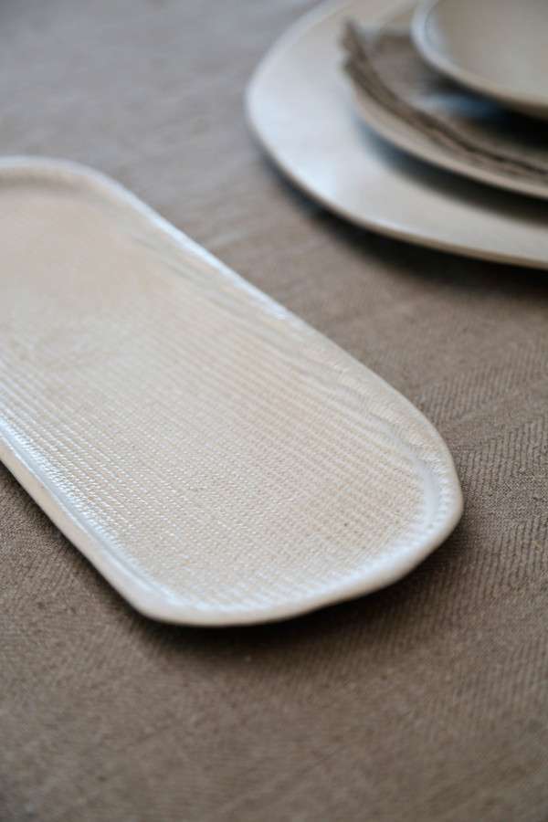 Handmade texture oval tray plate by Fiorira un Giardino. Dinnerware