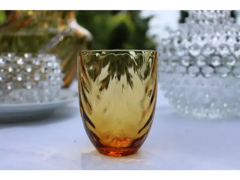 glass tumbler with amber color