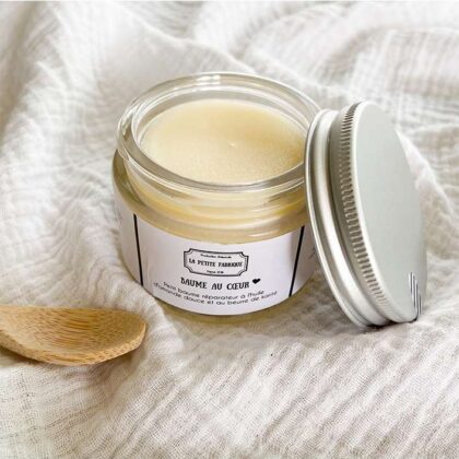 Repair balm delicately scented with sweet almond oil and shea butter