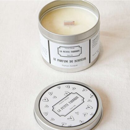 Natural amber candle and artisanal candle fragrance of happiness la petite fabrique