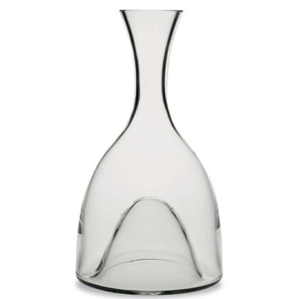 This simple and elegant cristal wine decanter aerating red wine